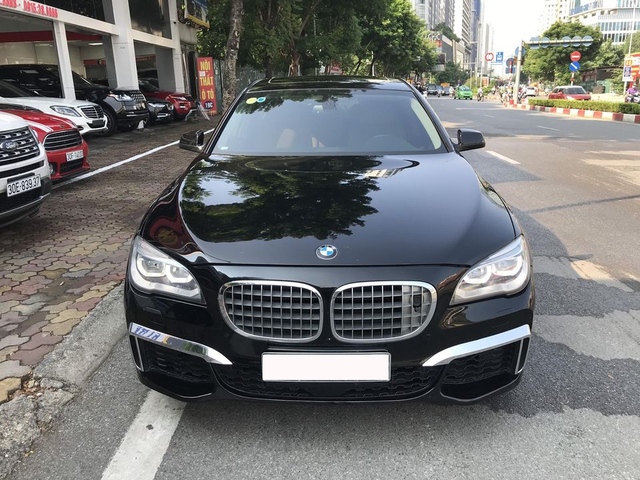 Qua thời đỉnh cao, BMW 750Li có giá rẻ hơn cả VinFast Lux A2.0: Thông số ODO gây chú ý - Ảnh 1.