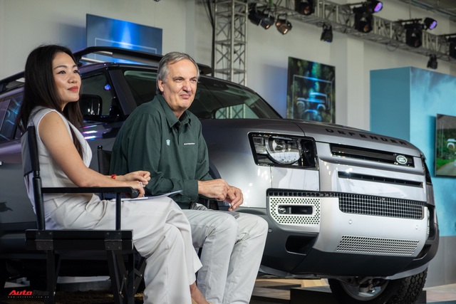 Land Rover Defender 2020 trình làng khách Việt: Thiết kế lột xác, giá từ dưới 4 tỷ đồng cạnh tranh Mercedes-Benz G-Class - Ảnh 6. Land Rover Defender 2020 trình làng khách Việt: Thiết kế lột xác, giá từ dưới 4 tỷ đồng cạnh tranh Mercedes-Benz G-Class - Ảnh 6.