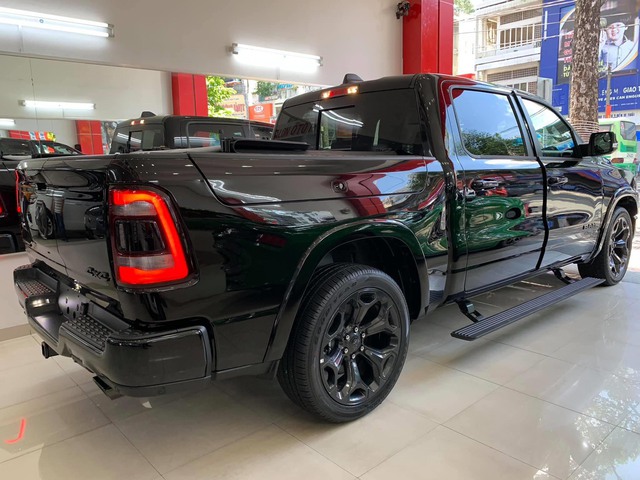Siêu bán tải Ram 1500 Limited thứ 2 về Việt Nam: Giá hơn 4 tỷ đồng, đối thủ Ford F-150 - Ảnh 2. Siêu bán tải Ram 1500 Limited thứ 2 về Việt Nam: Giá hơn 4 tỷ đồng, đối thủ Ford F-150 - Ảnh 2.