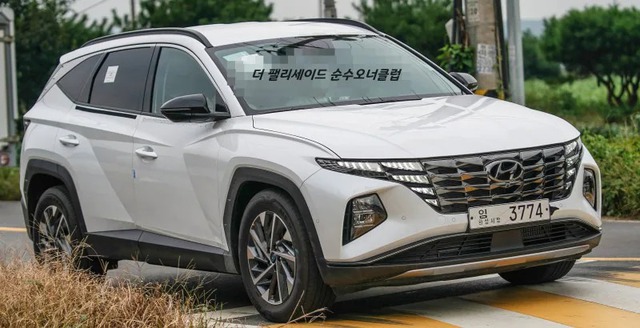 Hyundai Tucson 2021 lăn bánh ngoài đời thực: Đẹp như xe sang, chờ ngày về Việt Nam đấu Honda CR-V và Mazda CX-5 - Ảnh 1.