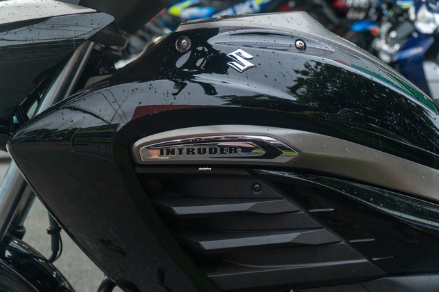 Chi tiết Suzuki Intruder 150 vừa ra mắt tại Việt Nam: Giá 90 triệu đồng, cruiser phân khúc bình dân - Ảnh 7. Chi tiết Suzuki Intruder 150 vừa ra mắt tại Việt Nam: Giá 90 triệu đồng, cruiser phân khúc bình dân - Ảnh 7.