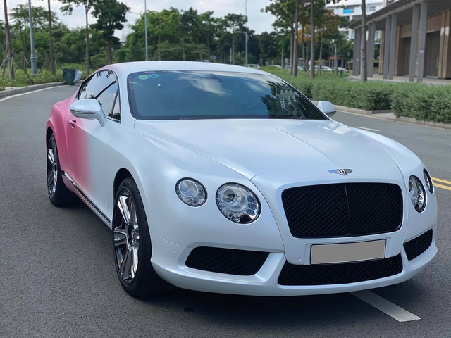 Chán màu áo cam, Bentley Continental GT V8 đầu tiên tại Việt Nam lại lột xác với lớp áo đổi màu độc đáo - Ảnh 4.