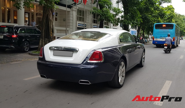 Sau tai nạn nát đầu, Rolls-Royce Wraith cực độc tại Hà Nội giờ ra sao? - Ảnh 2. Sau tai nạn nát đầu, Rolls-Royce Wraith cực độc tại Hà Nội giờ ra sao? - Ảnh 2.