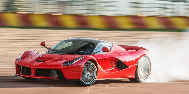 Cựu lãnh đạo Ferrari bị cáo buộc tuồn siêu xe ra chợ đen, thu lợi hàng triệu USD - Ảnh 1.