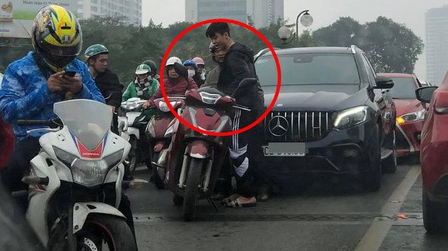 Xôn xao cầu thủ Duy Mạnh va chạm xe hơi trên cầu vượt, diễn biến sau đó mới bất ngờ