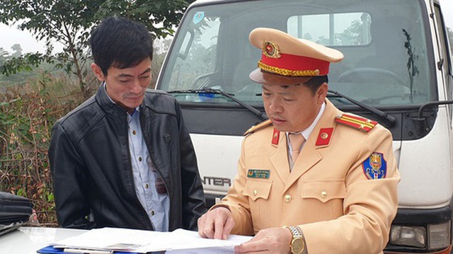 CSGT Hà Nội phạt tài xế xe buýt vi phạm nồng độ cồn 17 triệu đồng