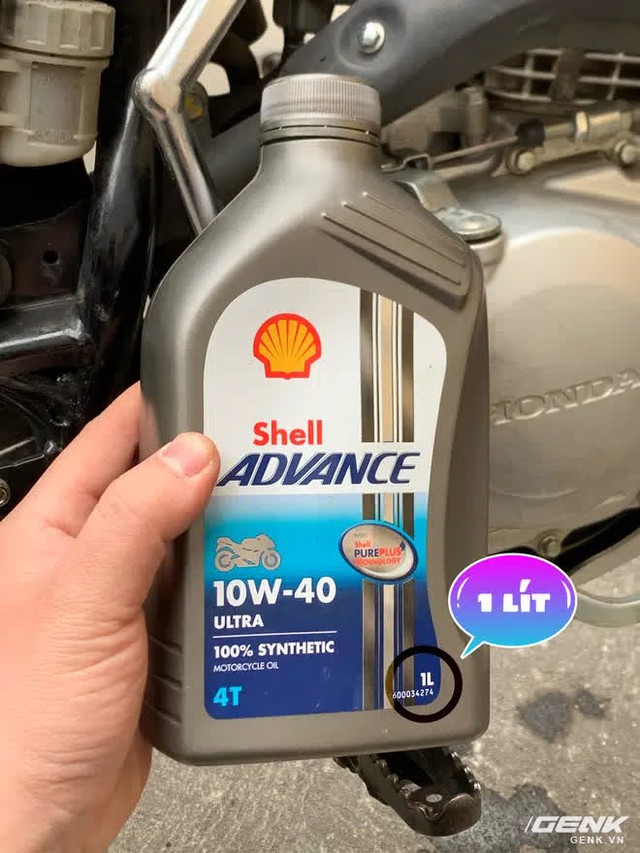 Thử mua bình dầu 1 lít cho xe máy về đong lại xem có đúng 1 lít, phát hiện lý do phần lớn xe máy đều đang đổ thừa dầu - Ảnh 2.