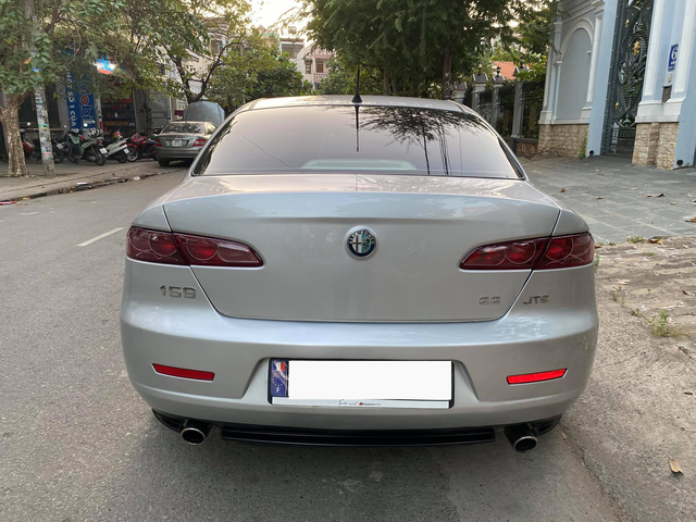 Xe cổ Alfa Romeo 159 JTS số sàn rao giá 680 triệu: Xe cổ được dân chơi đua nhau hỏi mua, khẳng định hiếm nhất nhì Việt Nam - Ảnh 3.