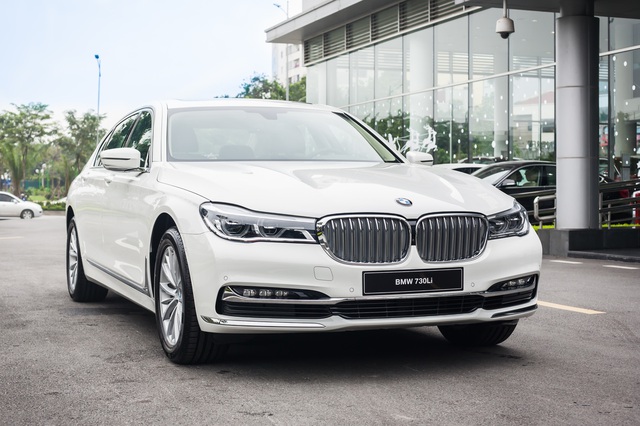 BMW 7-Series dọn kho giảm giá còn từ hơn 3,3 tỷ đồng: Sedan ‘full-size’ giá rẻ nhất Việt Nam - Ảnh 1.