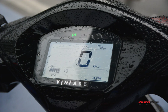 Ra mắt VinFast Feliz: Xe điện nhỏ gọn thời trang, sạc một lần đi 90 km, cạnh tranh Honda Vision - Ảnh 4.