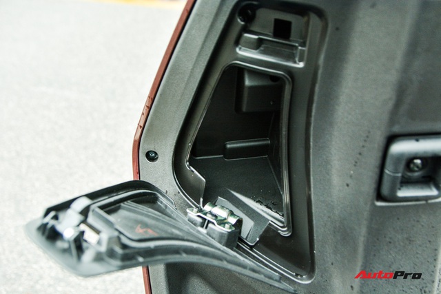 Ra mắt VinFast Theon: Xe máy điện to như Honda SH, có ABS 2 kênh và nhiều công nghệ ‘xịn xò’ khác - Ảnh 9. Ra mắt VinFast Theon: Xe máy điện to như Honda SH, có ABS 2 kênh và nhiều công nghệ ‘xịn xò’ khác - Ảnh 9.