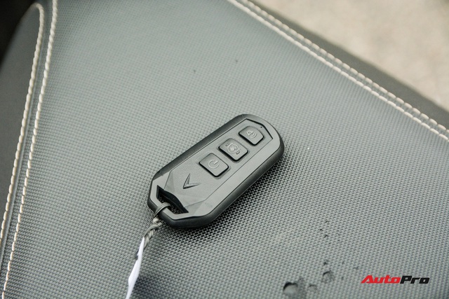 Ra mắt VinFast Theon: Xe máy điện to như Honda SH, có ABS 2 kênh và nhiều công nghệ ‘xịn xò’ khác - Ảnh 10. Ra mắt VinFast Theon: Xe máy điện to như Honda SH, có ABS 2 kênh và nhiều công nghệ ‘xịn xò’ khác - Ảnh 10.