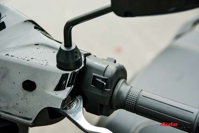 Ra mắt VinFast Theon: Xe máy điện to như Honda SH, có ABS 2 kênh và nhiều công nghệ ‘xịn xò’ khác - Ảnh 8. Ra mắt VinFast Theon: Xe máy điện to như Honda SH, có ABS 2 kênh và nhiều công nghệ ‘xịn xò’ khác - Ảnh 8.
