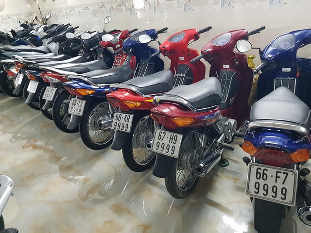 Choáng váng với kho xe máy biển đẹp 500 chiếc tại An Giang: Tổng giá trị hàng trăm tỷ đồng, đủ loại Honda Spacy, Su Xì-po, Honda Dylan - Ảnh 3. Choáng váng với kho xe máy biển đẹp 500 chiếc tại An Giang: Tổng giá trị hàng trăm tỷ đồng, đủ loại Honda Spacy, Su Xì-po, Honda Dylan - Ảnh 3.