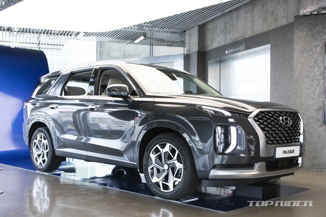 Ảnh thực tế Hyundai Palisade phiên bản VIP tại đại lý: Ghế sau đúng chất ông chủ, xịn không kém Maybach, giá quy đổi hơn 1,1 tỷ đồng - Ảnh 1.