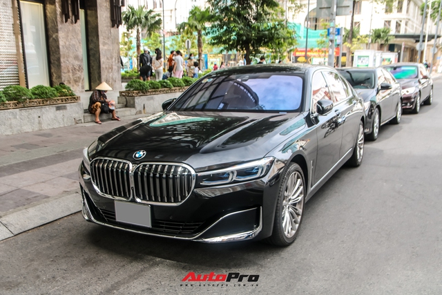 Loạt siêu xe, siêu sang tiền tỷ của giới đại gia Sài Gòn lăn bánh trên phố ngày đầu năm mới 2021 - Ảnh 13. Loạt siêu xe, siêu sang tiền tỷ của giới đại gia Sài Gòn lăn bánh trên phố ngày đầu năm mới 2021 - Ảnh 13.