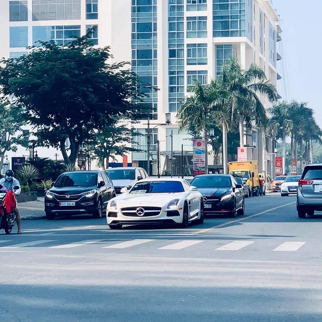Mercedes-AMG SLS lạ lẫm về Việt Nam ăn Tết với bộ bodykit gây chú ý, dân tình vẫn tò mò về nguồn gốc siêu xe - Ảnh 1.
