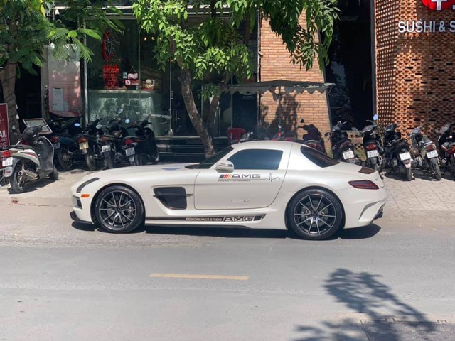 Mercedes-AMG SLS lạ lẫm về Việt Nam ăn Tết với bộ bodykit gây chú ý, dân tình vẫn tò mò về nguồn gốc siêu xe - Ảnh 2.