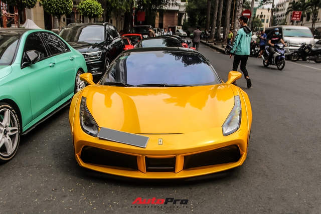 Cận cảnh Ferrari 488 GTB độ Liberty Walk độc nhất Việt Nam với lớp decal lạ mắt của doanh nhân kinh doanh online - Ảnh 1.