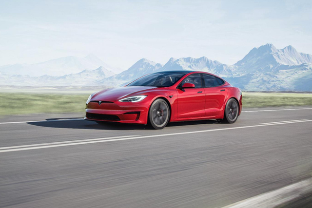Tesla ra mắt phiên bản Model S mới: Là xe có khả năng tăng tốc nhanh nhất thế giới, nội thất của tương lai, có thể chơi được cả game The Witcher 3 - Ảnh 1.