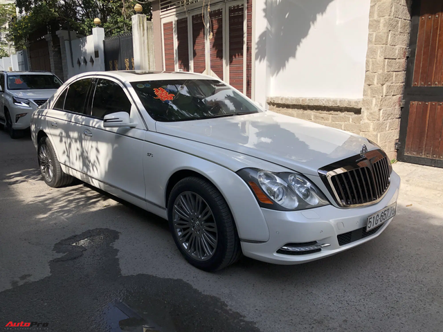 Dàn xe hơn 100 tỷ phục vụ đám cưới thiếu gia Phan Thành: Đủ loại Rolls-Royce, Maybach, Lexus đậu kín ngõ nhà cô dâu - Ảnh 5.