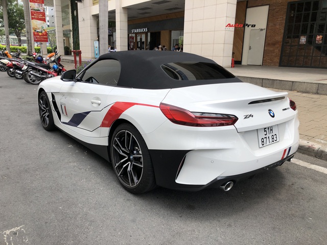 Minh Nhựa lên đồ lãng tử bên BMW Z4 trong ngày ‘mùng 1 Tết’, đập tan tin đồn bán xe sau thời gian ngắn sử dụng - Ảnh 6.