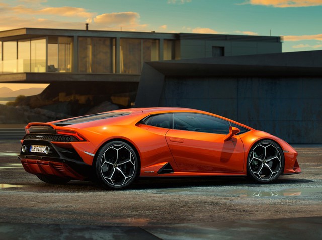 Chủ Lamborghini Huracan bị tịch thu xe ngay sau khi mua vì... lái xe về nhà - Ảnh 2.
