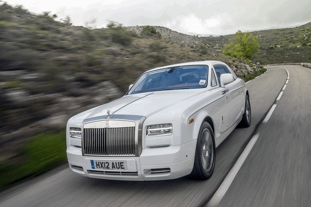 Xót xa hàng hiếm Rolls-Royce Phantom Coupe bản độ đắt tiền bị xẻ đôi đầu khi húc thẳng vào dải phân cách - Ảnh 5.