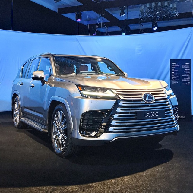 Ảnh thực tế đầu tiên của Lexus LX 600 2022: Đẹp và hầm hố hơn quảng cáo, sẽ về nước phục vụ đại gia Việt - Ảnh 1. Ảnh thực tế đầu tiên của Lexus LX 600 2022: Đẹp và hầm hố hơn quảng cáo, sẽ về nước phục vụ đại gia Việt - Ảnh 1.
