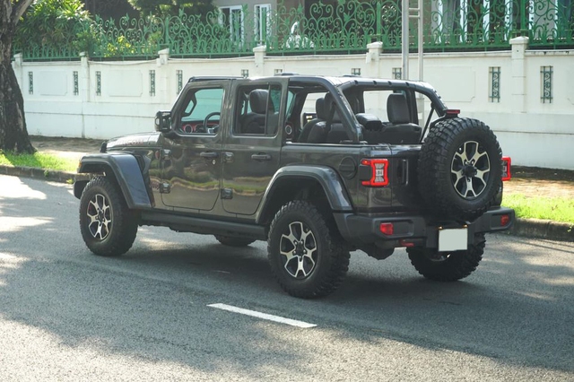 Jeep Wrangler Rubicon 2020 đầu tiên rao bán lại: Mới chạy 9.700km, giá ngang 3 chiếc Ford Ranger Raptor - Ảnh 2.