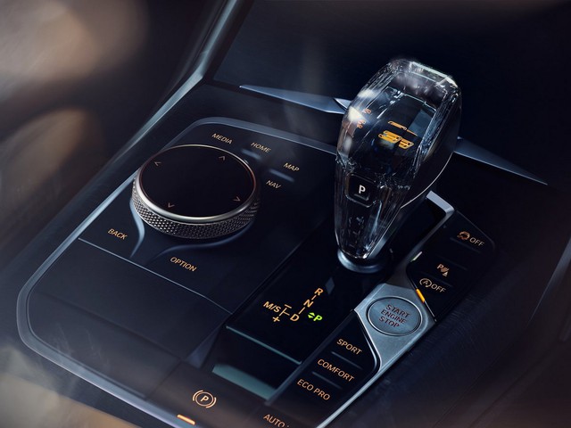 BMW 3-Series sắp có phiên bản ‘lấp lánh’: Nhiều trang bị nhưng mê nhất là lưới tản nhiệt và cần số phát sáng - Ảnh 3.