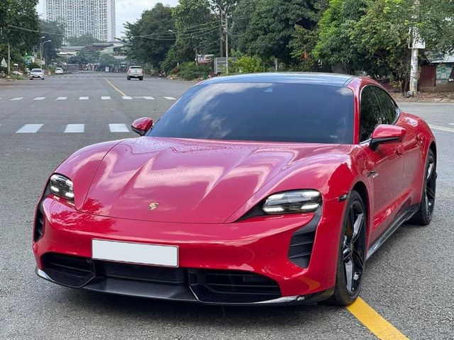 Khi đại gia thế giới còn chờ nhận xe, đã có đại gia Việt bán lại Porsche Taycan đầu tiên giá hơn 9 tỷ đồng - Ảnh 7.