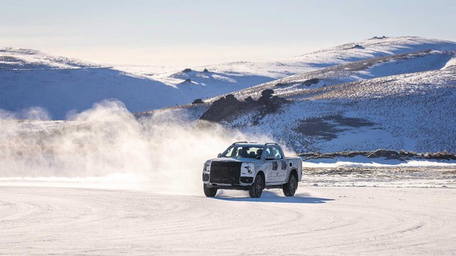 Ford Ranger 2022 bị hành 10.000 km trên sa mạc 50 độ C để chứng minh độ bền - Ảnh 2.