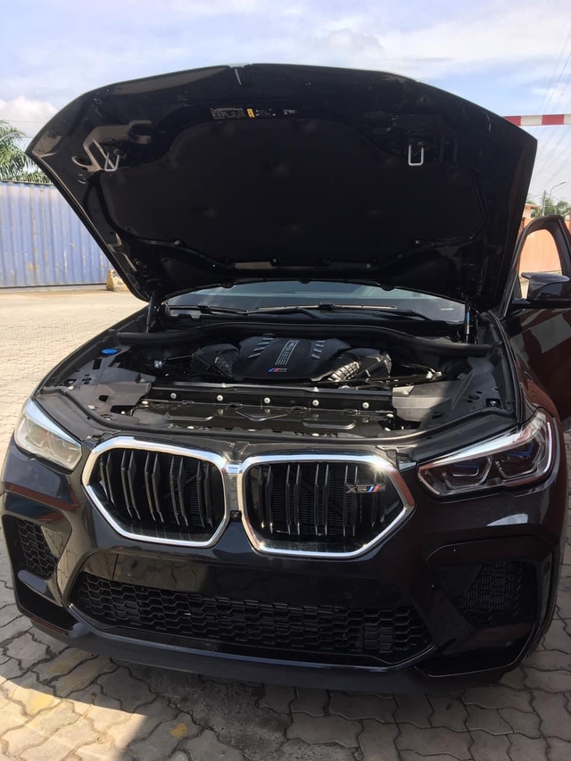 Khui công BMW X6 M 2021 đầu tiên Việt Nam: Bên ngoài đơn giản, bên trong mạnh ngang siêu xe - Ảnh 4.