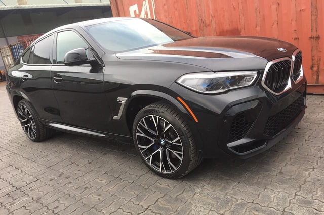 Khui công BMW X6 M 2021 đầu tiên Việt Nam: Bên ngoài đơn giản, bên trong mạnh ngang siêu xe - Ảnh 1.