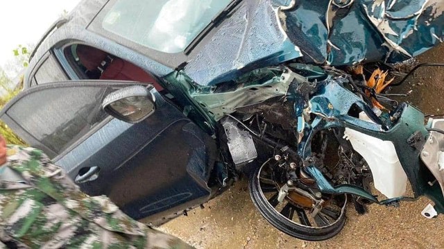 Maserati Trung Quốc Dongfeng T5 EVO gặp sự cố trong lúc chạy 120km/h, cộng đồng mạng há hốc khi thấy thiệt hại sau tai nạn - Ảnh 1.