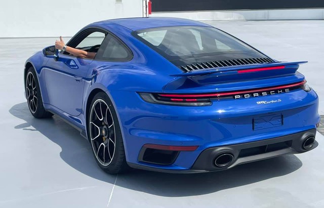 Từng ở ẩn khỏi giới chơi xe, đại gia kín tiếng trở lại với Porsche 911 Turbo S 2021 mang gói option tiền tỷ tại Việt Nam - Ảnh 2.