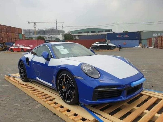 Từng ở ẩn khỏi giới chơi xe, đại gia kín tiếng trở lại với Porsche 911 Turbo S 2021 mang gói option tiền tỷ tại Việt Nam - Ảnh 1.