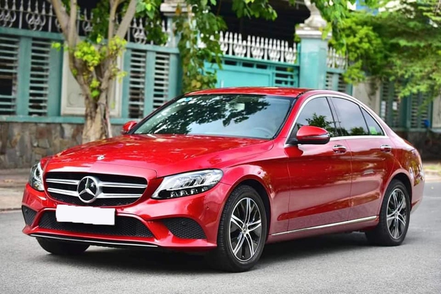 Có thêm bản AMG, Mercedes-Benz C 180 bản thường chạy lướt hạ giá ngang Toyota Camry - Ảnh 1.