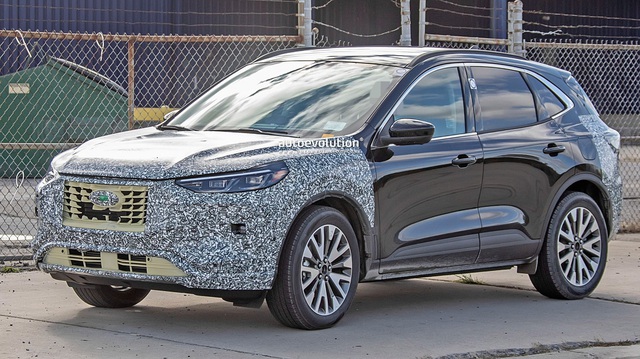 Còn đang lỡ hẹn tại Việt Nam, Ford Escape 2023 đã lộ diện với cụm đèn y chang BMW