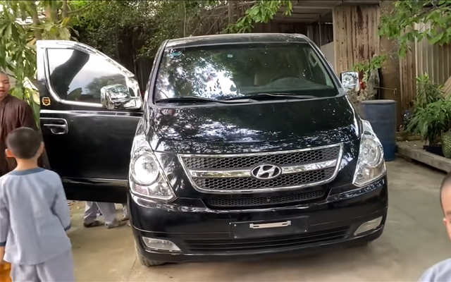 Tịnh thất Bồng Lai rước siêu xe Limousine bạc tỷ, khoe: Xin 3 người đã đủ tiền mua - Ảnh 1.