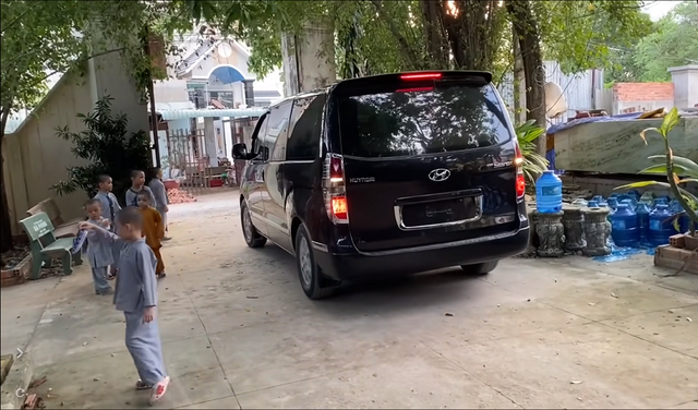 Tịnh thất Bồng Lai rước siêu xe Limousine bạc tỷ, khoe: Xin 3 người đã đủ tiền mua - Ảnh 3.