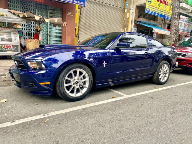 Ford Mustang 11 năm tuổi chạy 35.000km, giá bán lại chỉ ngang... 2 chiếc Mazda3 - Ảnh 1.