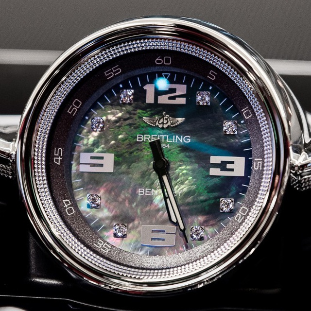 Đồng hồ kim cương trên Bentley Bentayga của đại gia Hà thành có giá gần 3 tỷ đồng, đắt hơn một chiếc Mercedes-Benz GLC 300 - Ảnh 3.