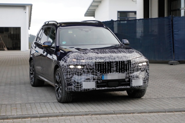 BMW X7 2022 lộ diện: Đèn pha gây tranh cãi giống 7-Series, bên trong có màn cong khổng lồ - Ảnh 2.