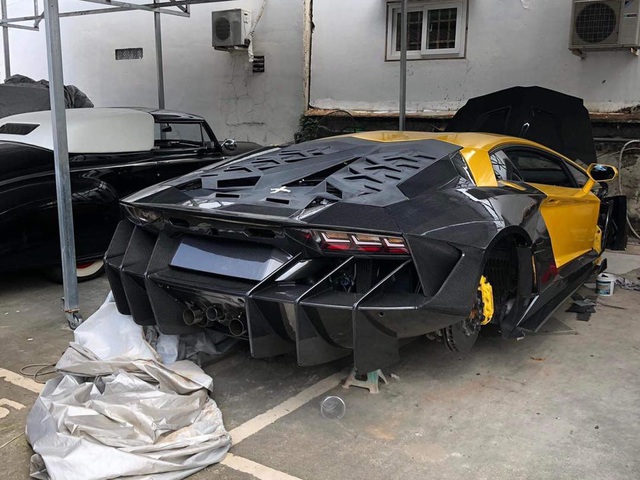Lamborghini Aventador lột xác dàn ngoài đắt và độc nhất Việt Nam dần lộ diện hoàn chỉnh: Chơi đồ full carbon, giống siêu phẩm Centenario - Ảnh 1.