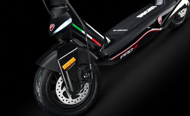 Ducati ra mắt scooter điện Ducati Pro-III: Tốc độ tối đa 25km/h, đi tối đa 50km, giá 924 USD - Ảnh 3.