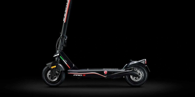 Ducati ra mắt scooter điện Ducati Pro-III: Tốc độ tối đa 25km/h, đi tối đa 50km, giá 924 USD - Ảnh 5.
