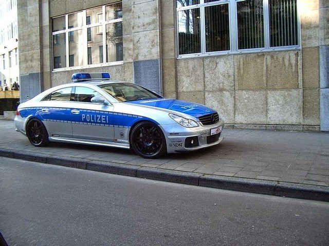 9 chiếc xe đắt nhất được cảnh sát thế giới sử dụng - Ảnh 4.