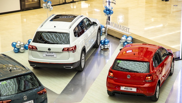Volkswagen tiếp tục giảm giá xe cao nhất 200 triệu đồng, trưng bày loạt xe hot tại trung tâm thương mại để khách hàng dễ cân nhắc - Ảnh 7. Volkswagen tiếp tục giảm giá xe cao nhất 200 triệu đồng, trưng bày loạt xe hot tại trung tâm thương mại để khách hàng dễ cân nhắc - Ảnh 7.